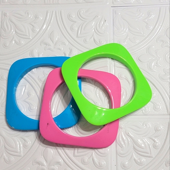 Vintage 80s Neon Lucite Set of Three Round Square Bangle Bracelets - Picture 3 of 8